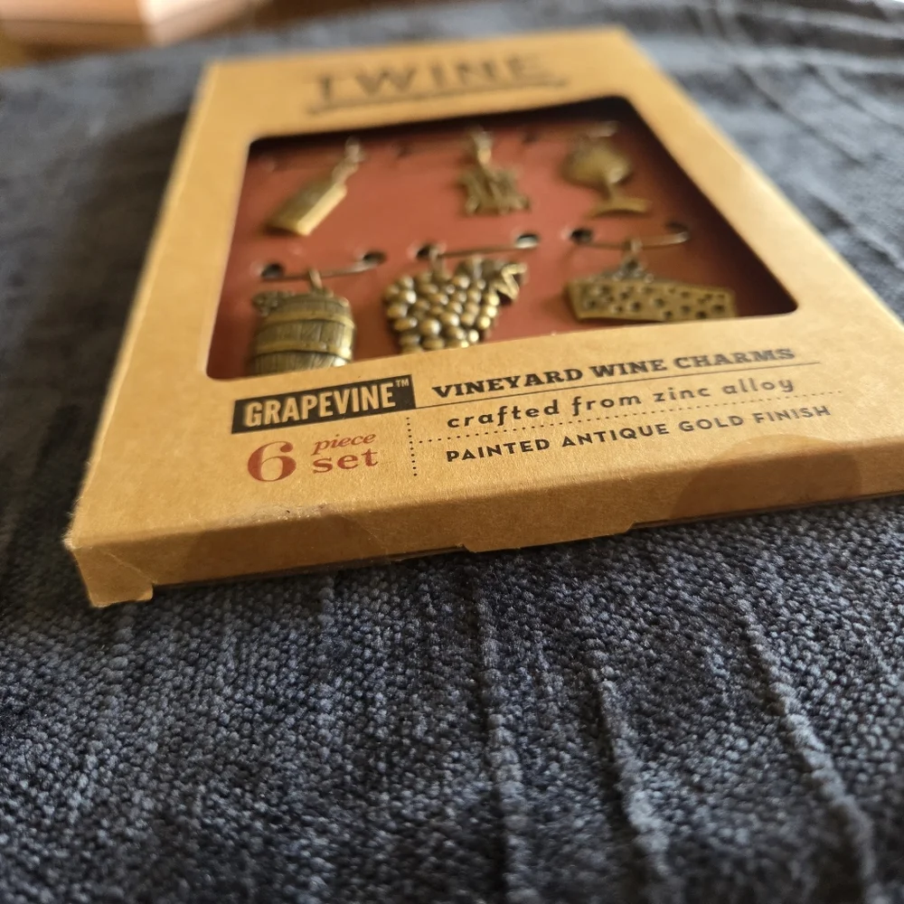 Twine Grapevine Vineyard Wine Charms New In Box